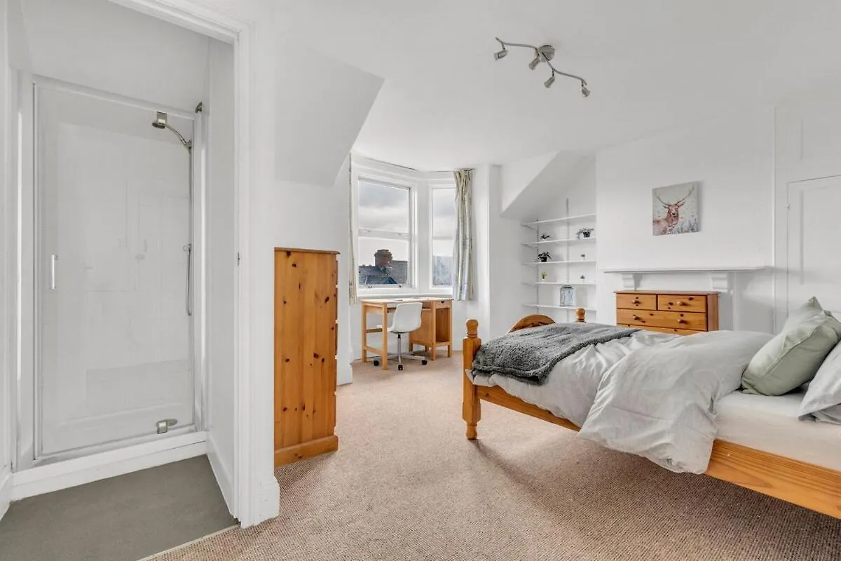 6-Bed Exeter Townhouse Villa Holiday home
