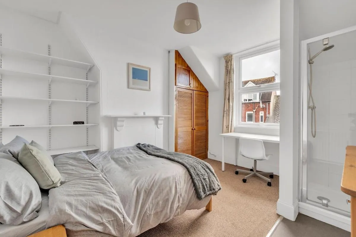 6-Bed Exeter Townhouse Villa United Kingdom
