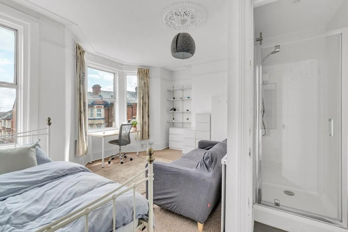 6-Bed Exeter Townhouse Villa United Kingdom