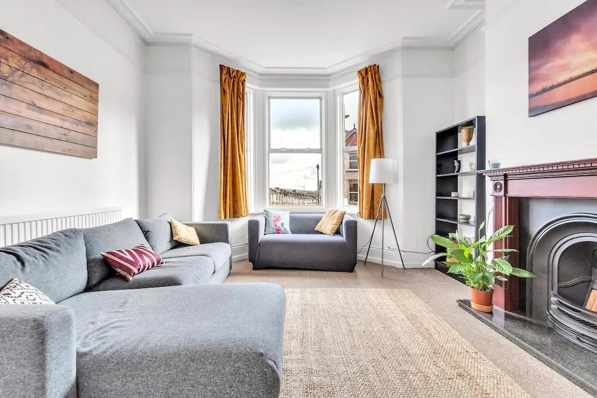 Holiday home 6-Bed Exeter Townhouse Villa United Kingdom