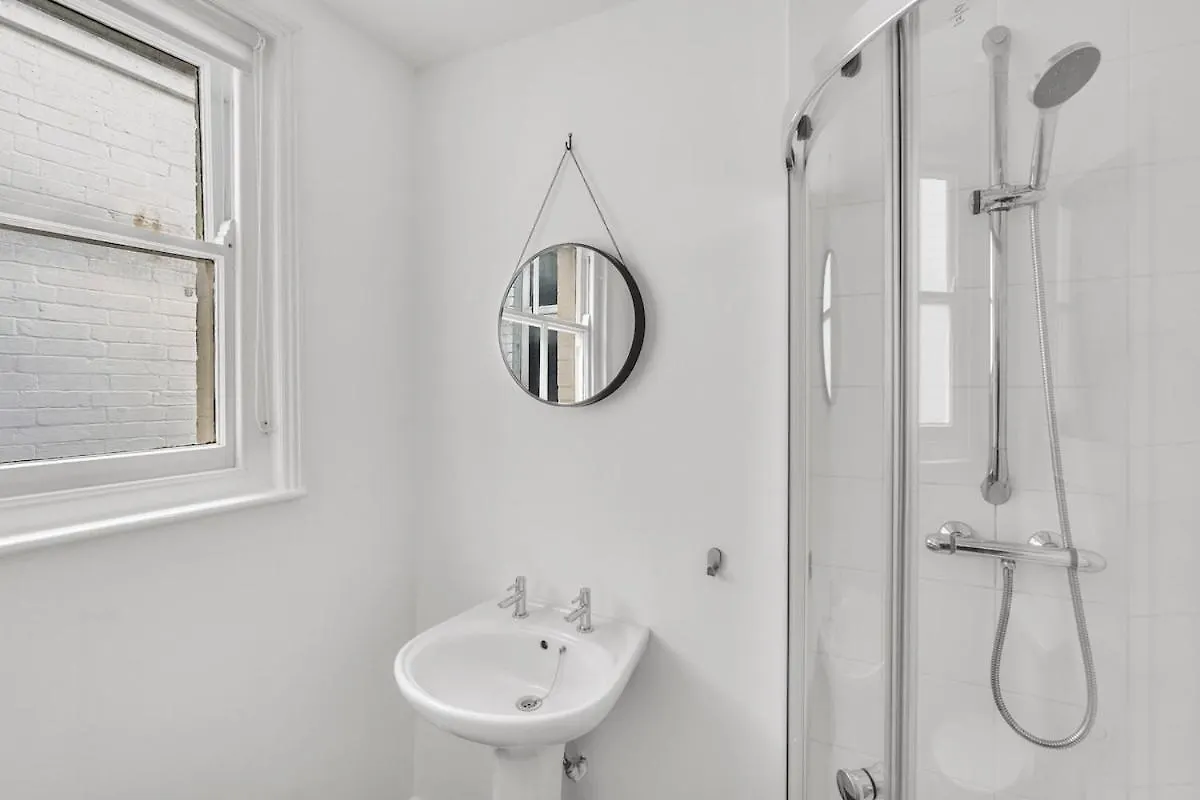 6-Bed Exeter Townhouse Villa United Kingdom
