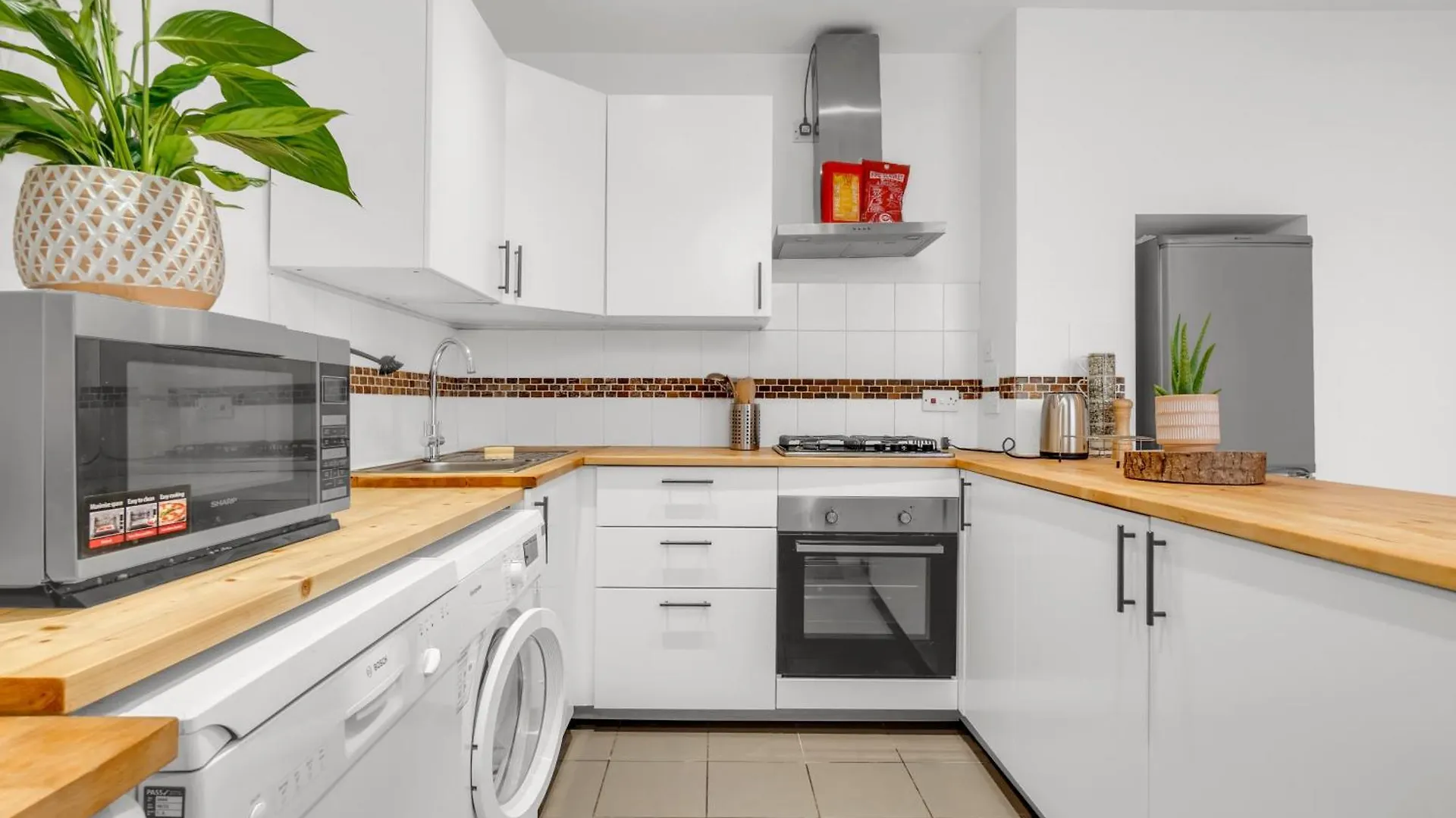 6-Bed Exeter Townhouse Villa Holiday home