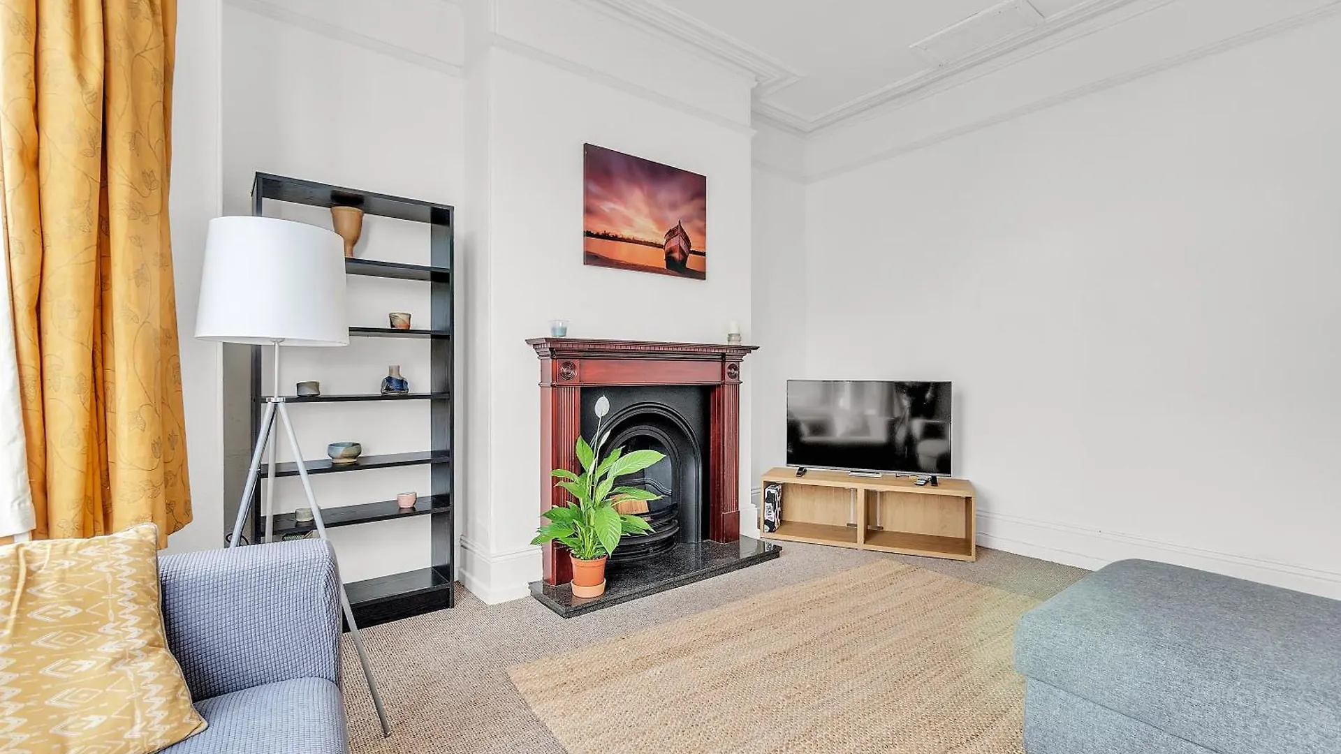 6-Bed Exeter Townhouse Villa