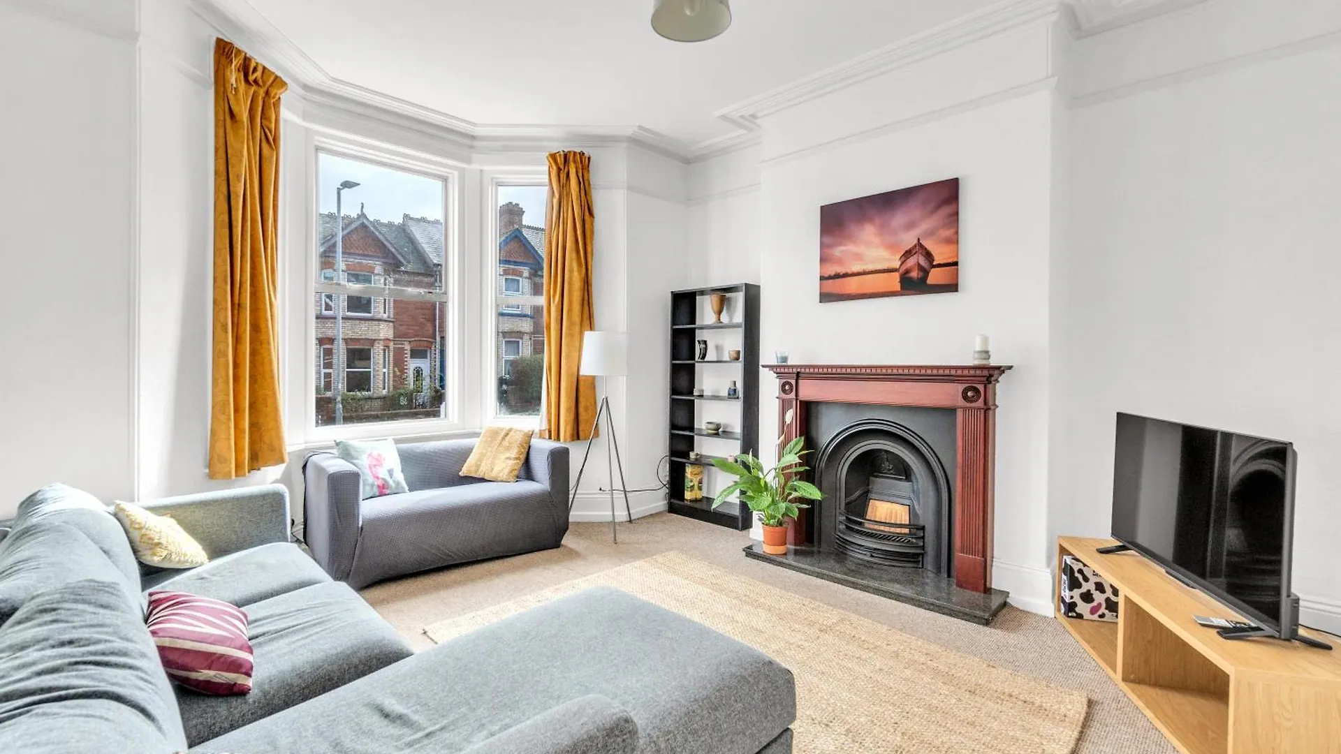 6-Bed Exeter Townhouse Villa